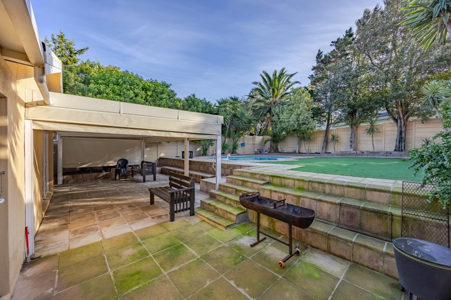 4 Bedroom Property for Sale in Flamingo Vlei Western Cape